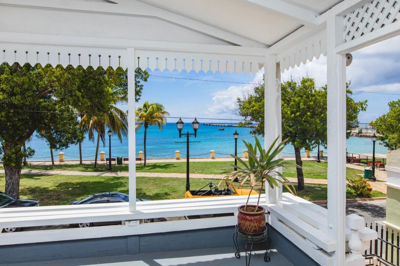 Hotel Victoria House Frederiksted Esterno foto