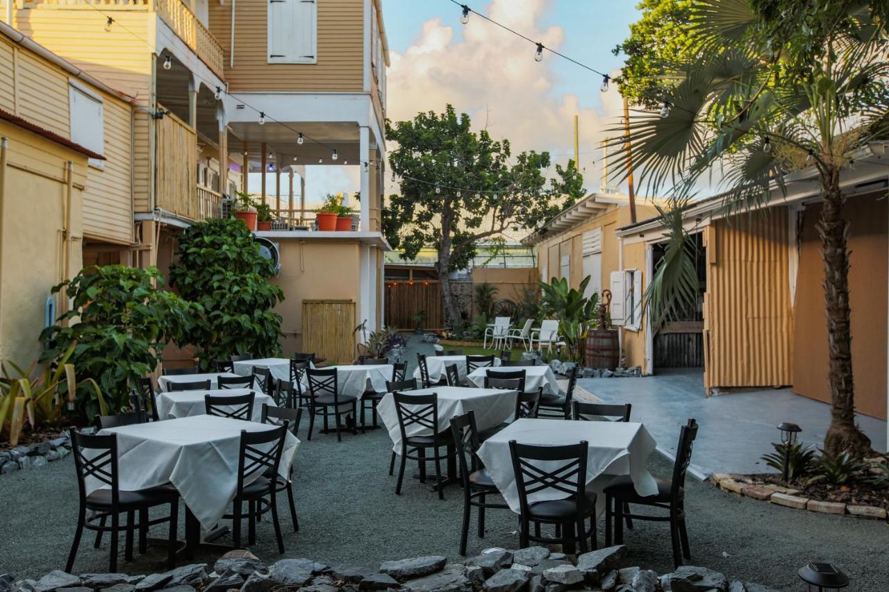 Hotel Victoria House Frederiksted Esterno foto