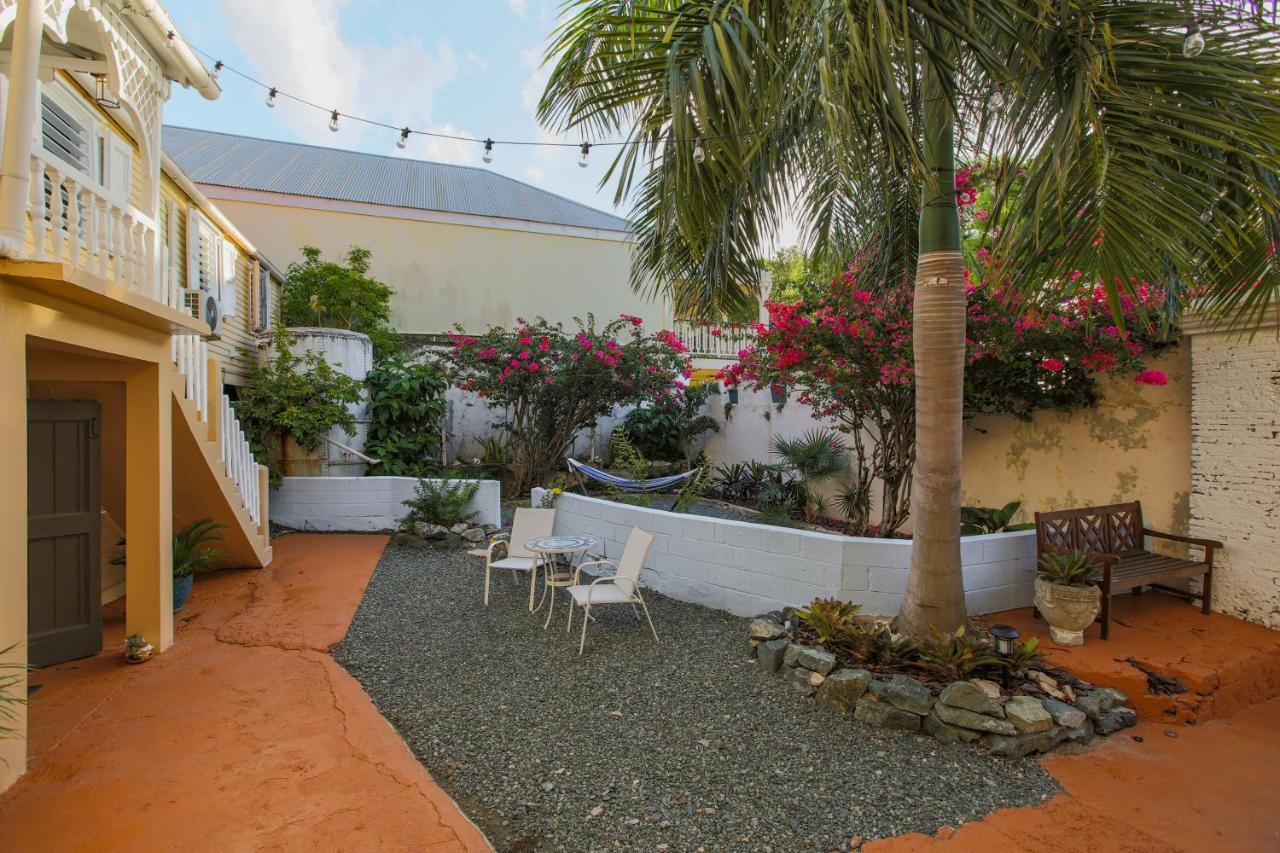 Hotel Victoria House Frederiksted Esterno foto