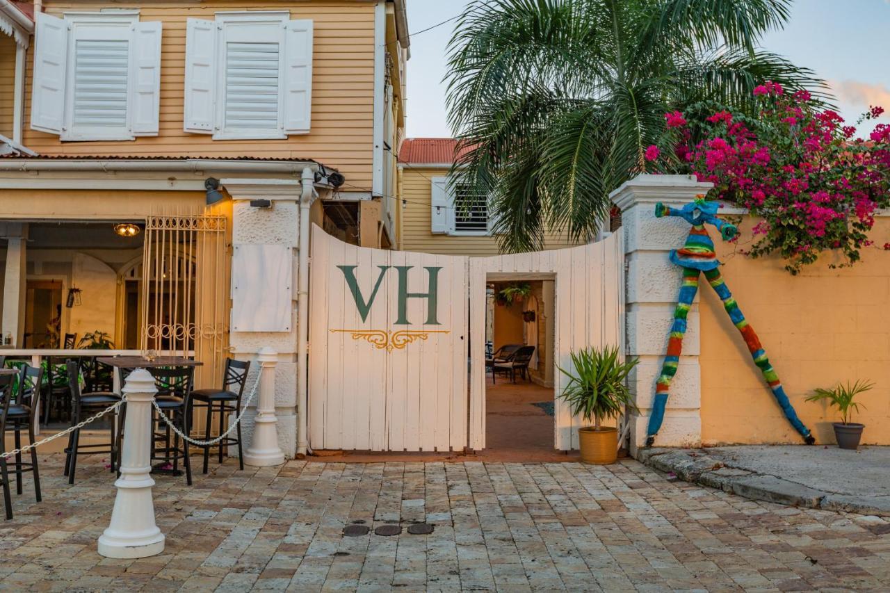 Hotel Victoria House Frederiksted Esterno foto