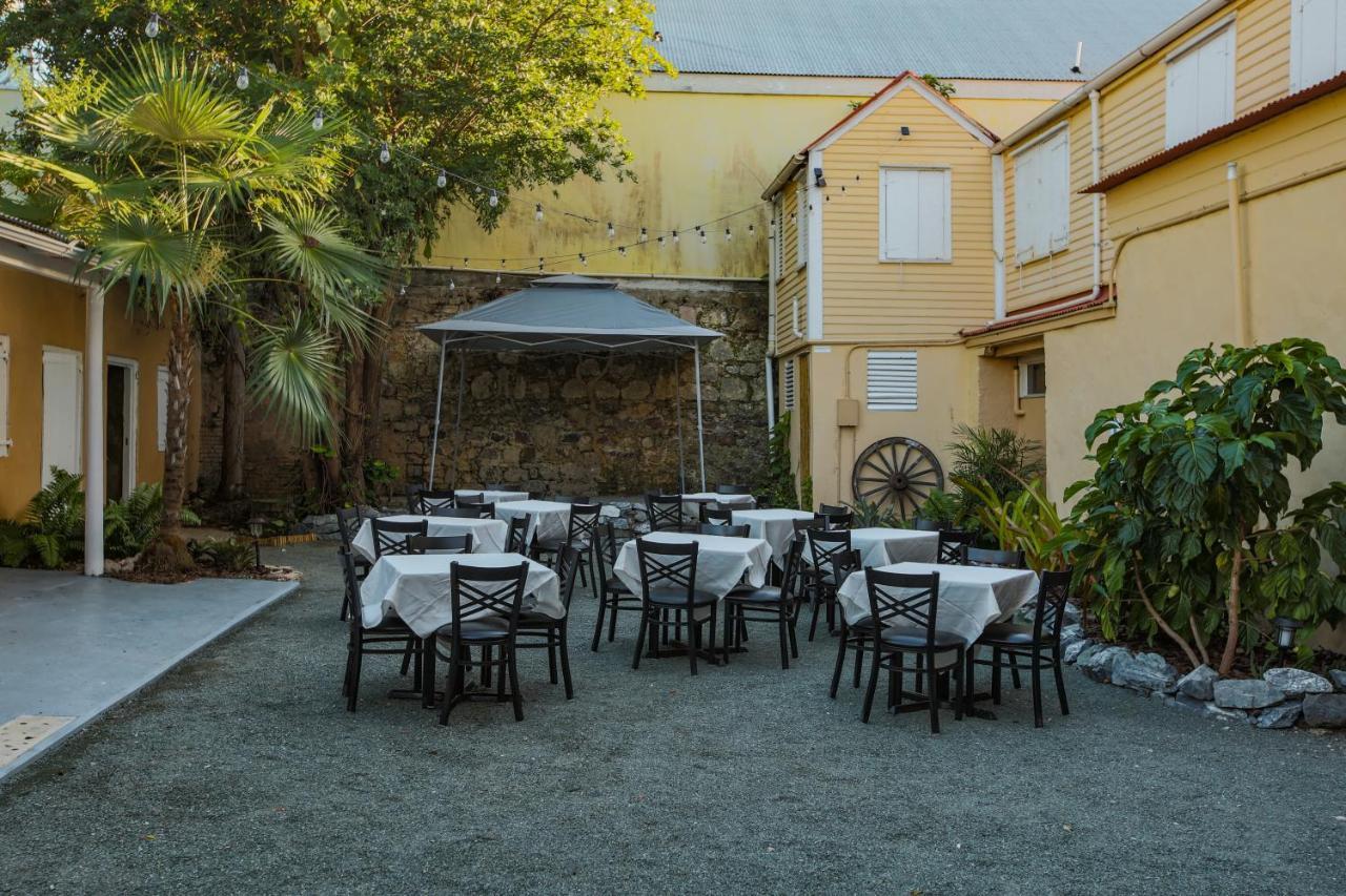 Hotel Victoria House Frederiksted Esterno foto