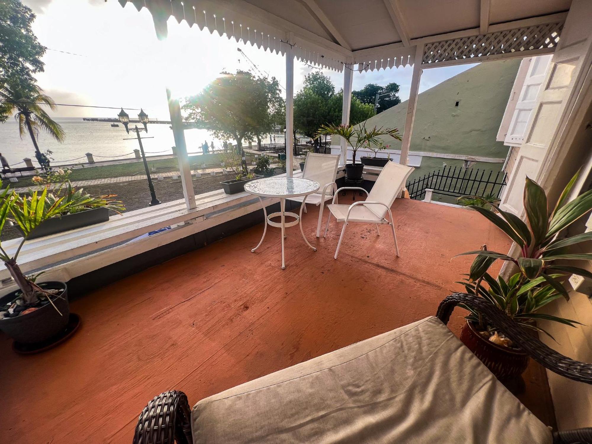 Hotel Victoria House Frederiksted Esterno foto