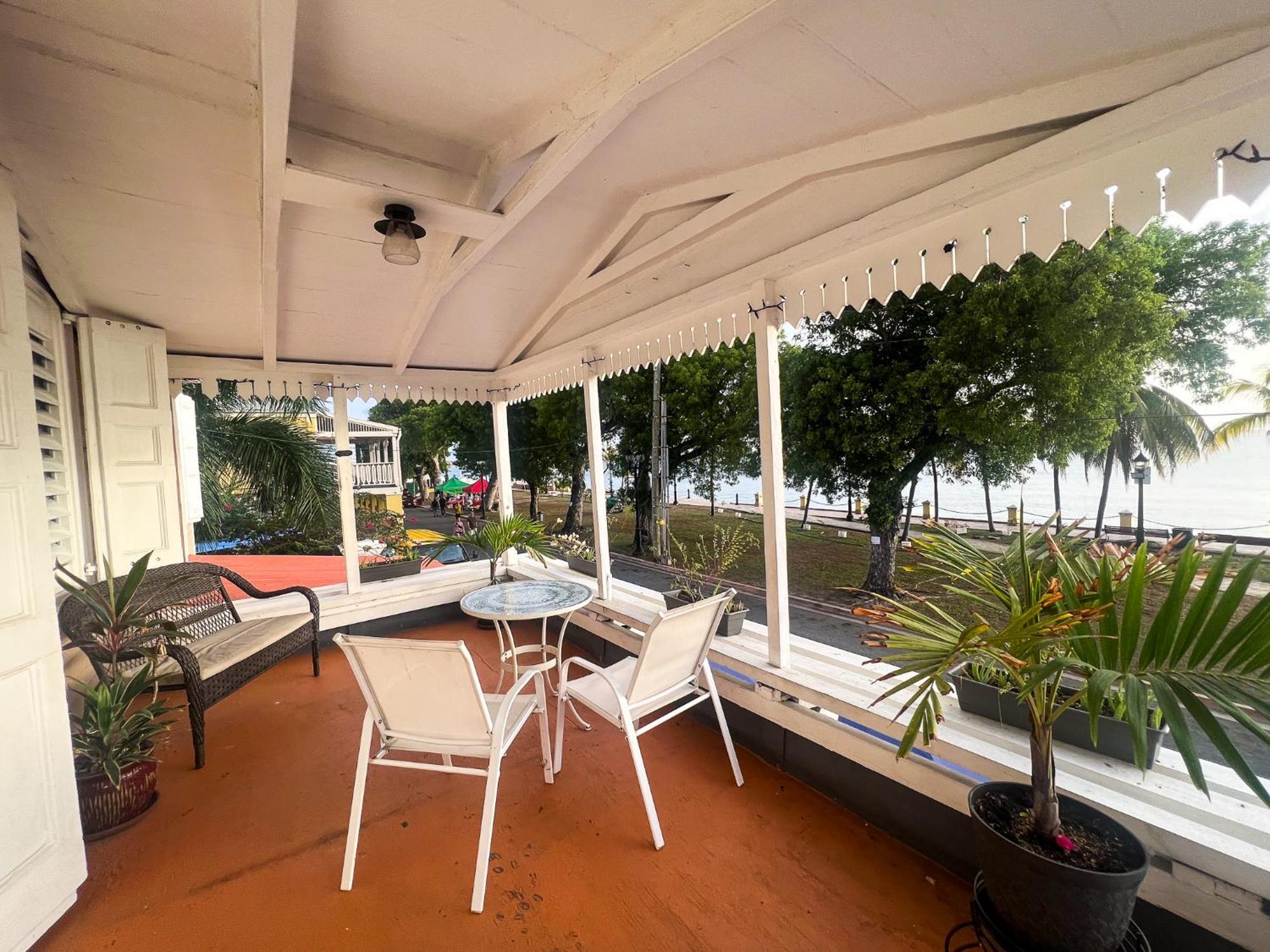 Hotel Victoria House Frederiksted Esterno foto