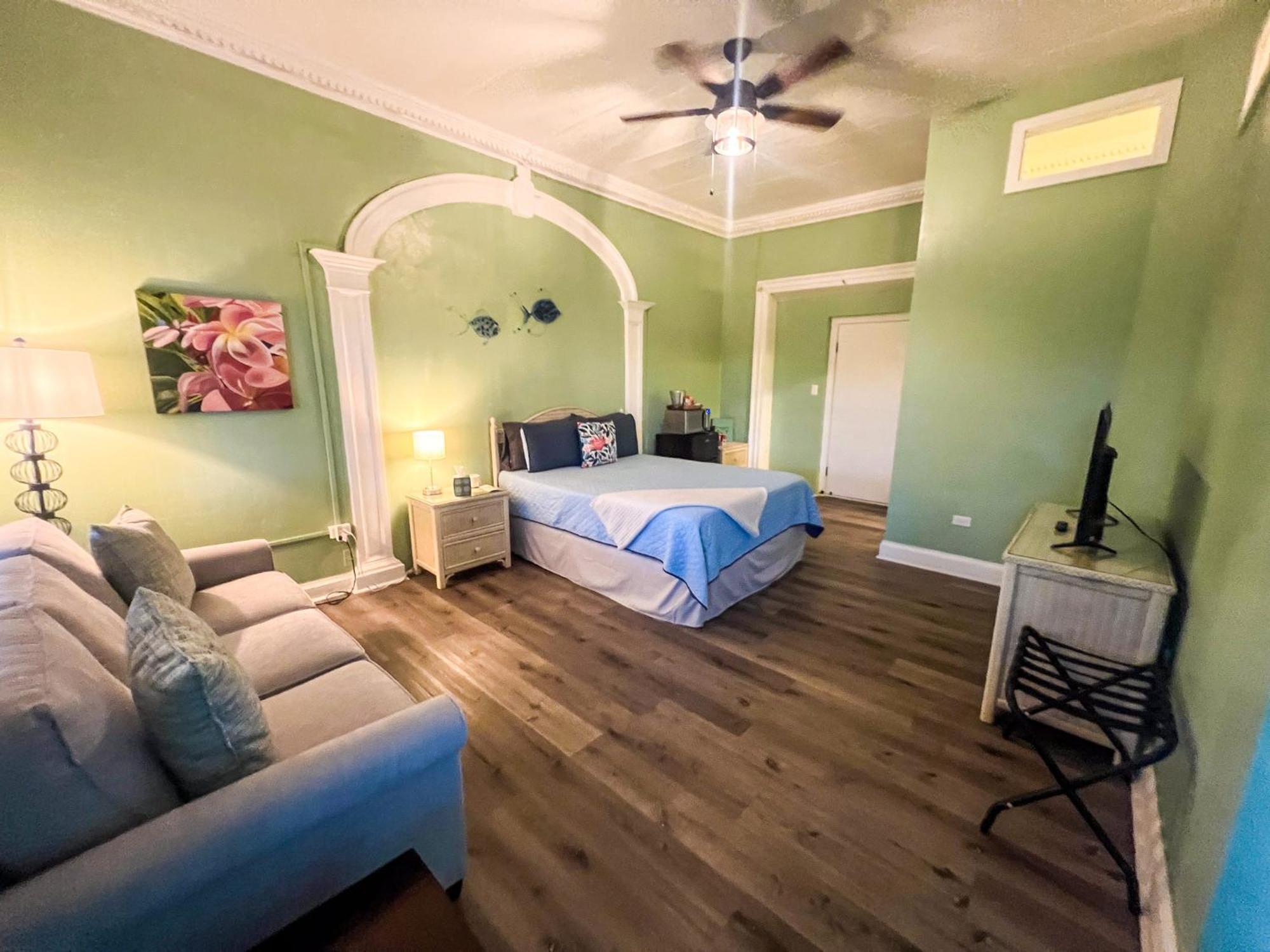 Hotel Victoria House Frederiksted Esterno foto