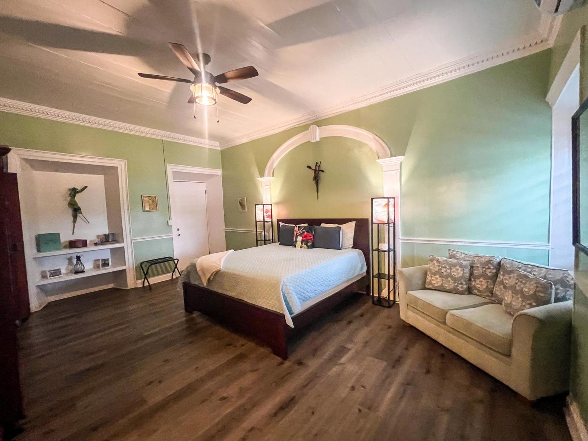 Hotel Victoria House Frederiksted Esterno foto